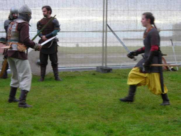 viking market means of course fighting shows too. here's lovely Rachel (Elag UK) during the training.