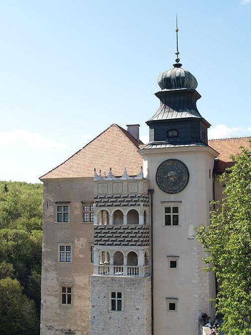 Wieza z zegarem Zamku w Pieskowej Skale