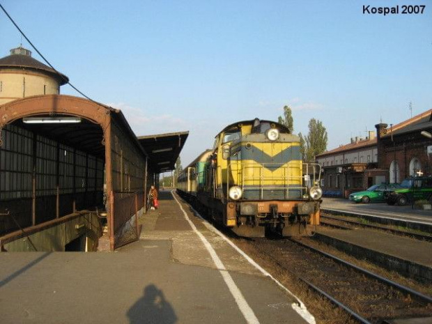 10.10.2007 SU42-525 z 3 wagonami Bh jako pociąg osobowy z Gorzowa Wlkp.