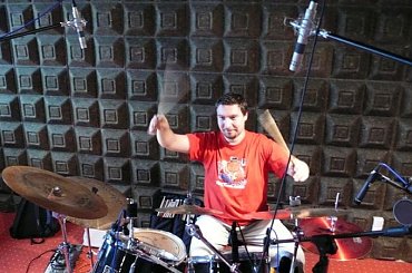 Studio Zgniatacz Dźwięków NIPU nagrywa demo. Vaciak bębni, aż furczy. #bas #bebny #blues #gitara #koncerty #kraków #KSW #mariusz #muzyka #nipu #perkusja #rock #vaciak