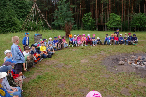 Pożegnanie z indianami i zdjęcia grupowe.