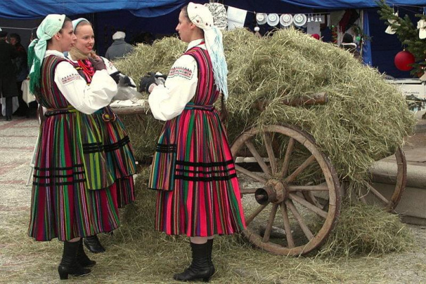 a może tak świeże sianko pod obrus...