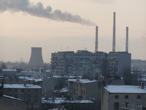 zimowe miasto przemysłowe #Łódź #Lodz #widzew #bloki #komin #dym #kominy #zima