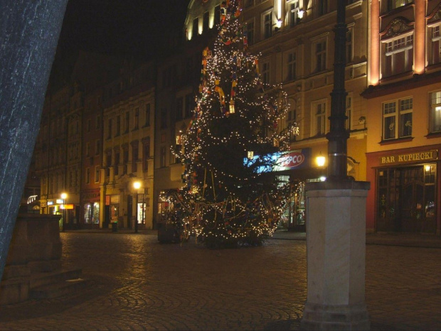 Świdnicki Rynek światecznym wieczorem