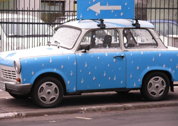 Trabant w kolorze blue w samym centrum Poznania