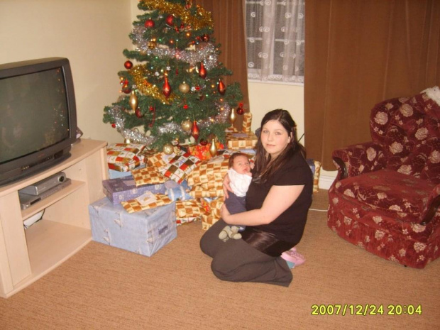 Pierwsze święta Bożego Narodzenia:) Z mamusią...