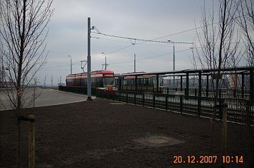 Citadis i Bombardier na pętli tramwajowej Chełm-Witosa. Citadis został chwilę wcześniej naprawiony #Chełm #Gdańsk #Citadis #Bombardier #ZKMGdańsk #tramwaj #tramwaje