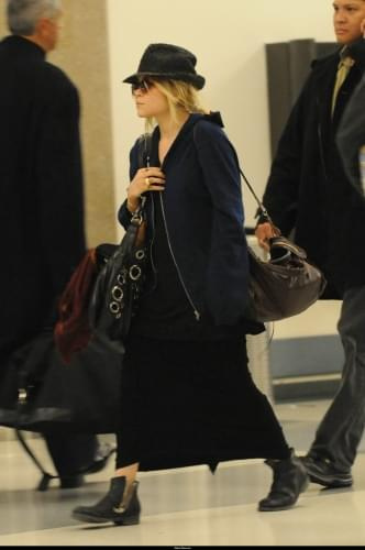 MK arrives into LAX Airport-paparazzi luty 2008