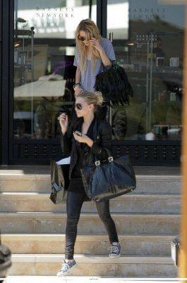 MK and Ash shopping at Barneys-paparazzi lipiec 2007