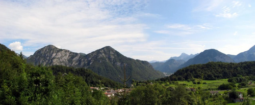 Zdjęcie panoramiczne gór. #panorama #Italia #Włochy