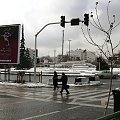 Teheran - w tym miejscu stał pomnik Rezy I, w głębi znajduje się najwyższa budowla Teheranu, od lat nieukończona