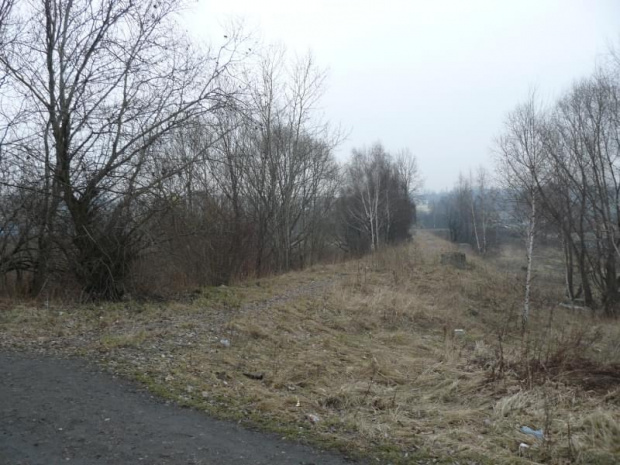 (Bocznica podsadzkowa Maciej - Szyb Północny KWK Halemba), miejsce z poprzedniego zdjęcia sfotografowane w tym roku, jak widać po trakcji i torach prawie nic już nie pozostało (likwidacja miała miejsce w latach 2004 - 2005)