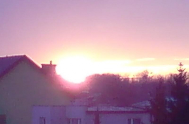 Zachód słońca uchwycony z mojego okna. #słońce #niebo #chmury #zachód