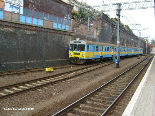 EZT wtacza się na 4 peron w Szczecinie Gł.