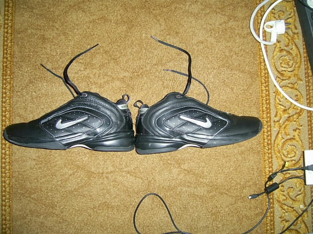 NIKE