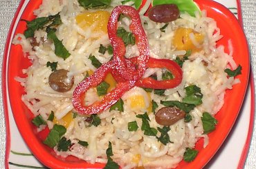 Surówka z selera z pomarańczą i rodzynkami.Przepisy: www.foody.pl , WWW.kuron.pl i http://kulinaria.uwrocie.info/ #surówki #jedzenie #kulinaria #seler #pomarańcze #rodzynki