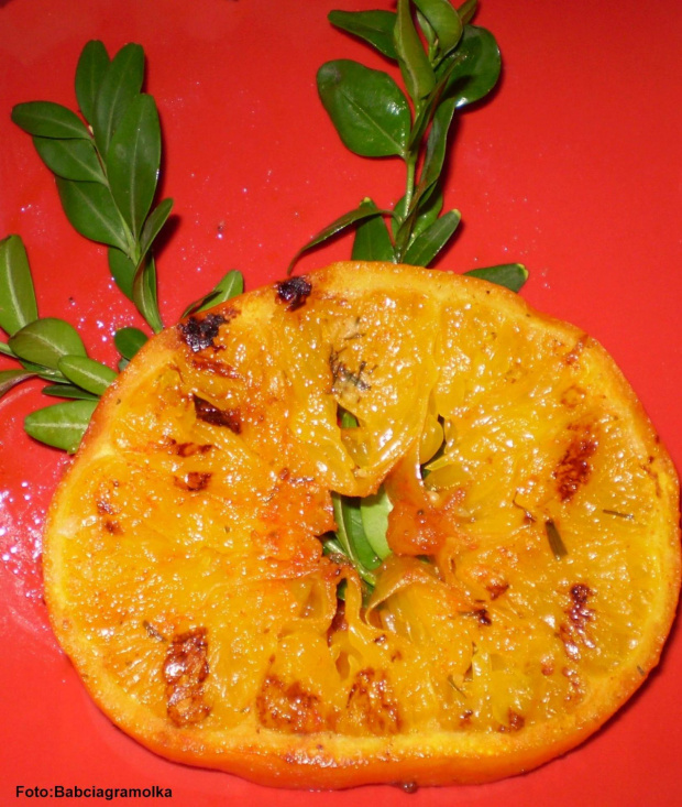 Pomarańcza grilowana.Przepisy: www.foody.pl , WWW.kuron.pl i http://kulinaria.uwrocie.info/ #DodatkiDoDrugichDań #pomarańcza #jedzenie #kulinaria