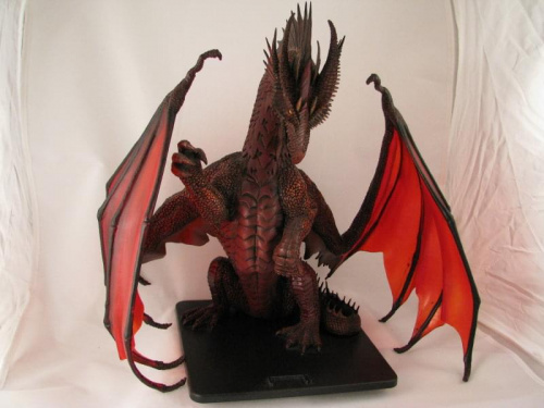 Figurka Colossal Red Dragon Z D&D Minis- największa jak dotychczas w tej grze