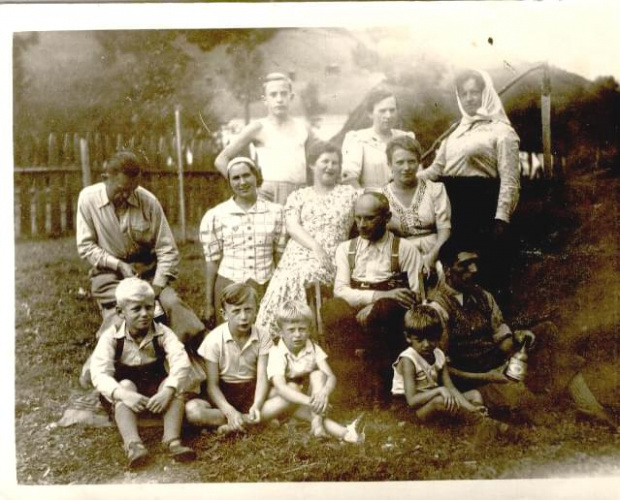 Moja Rodzina. Dziadek Leon, moja Mama, ciocia Dziadka, Wujkowie.