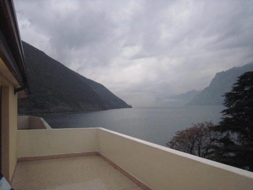 jezioro garda it
(widok z hotelu) #góry #włochy #jeziora