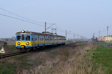 EN57-1040 podąża do Międzylesia. 11.04.08r. #kibel #klop #ezt