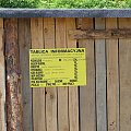 spóźniona tablica informacyjna