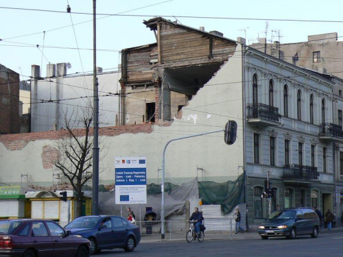 Remontowana i rozbudowywana kamienica na rogu ulic Zielonej i Zachodniej w Łodzi #Łódź #kamienica
