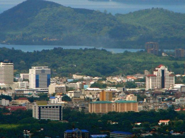 Widok na Phuket Town ze wzgórza Nakkerd (Khao Nakkerd), wyspa Phuket