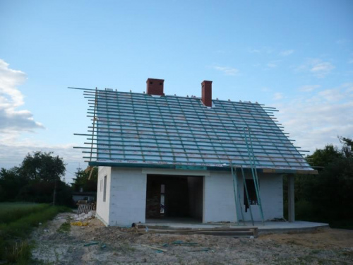 2008.06.05 Panowie dekarze w końcu zaczęli robić dach.