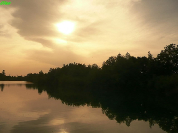 I zlotem i purpura mnieni sie tafla jeziora i samego nieba.... 26.05.08