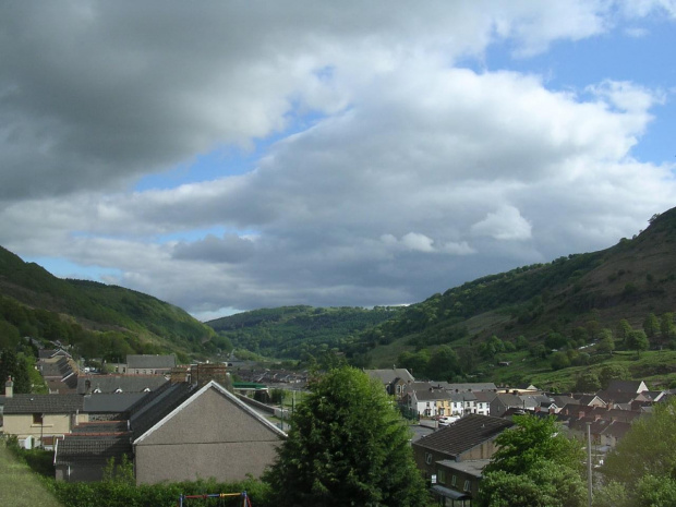 Miejscowość w Walii,nazywa się CWM #miasto #krajobrazy #chmury