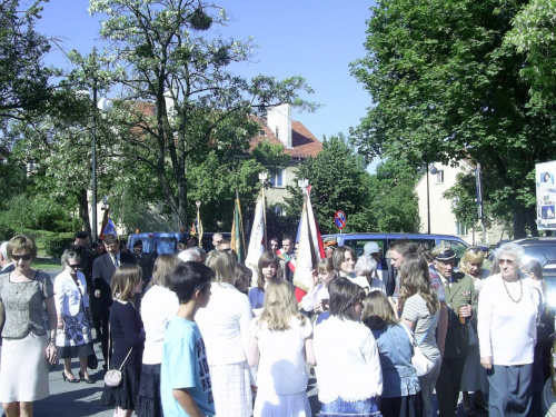 Młodzież szkół chełmskich przed domem kultury #WMieście #WSzkole #WPlenerze