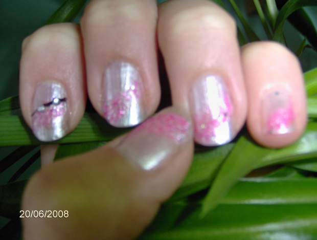 Różowy brokacik #paznokcie #malowanie #lakier #wzorek #brokat
