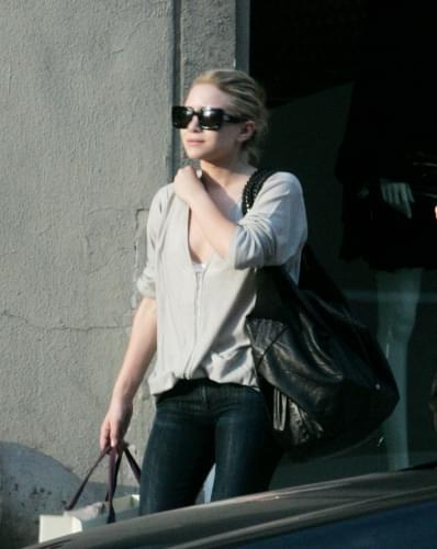 Ashley shopping at Stella McCartney in New York-paparazzi czerwiec 2008