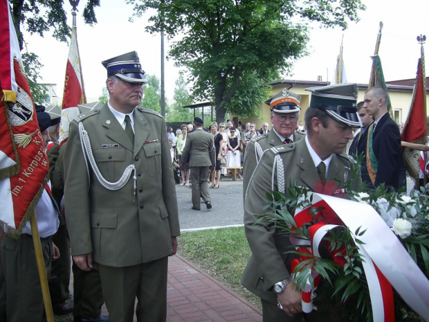 Złożenie wieńca przez delegację WP stacjonującego w Chełmie. #WMieście #Wszkole #WPlenerze