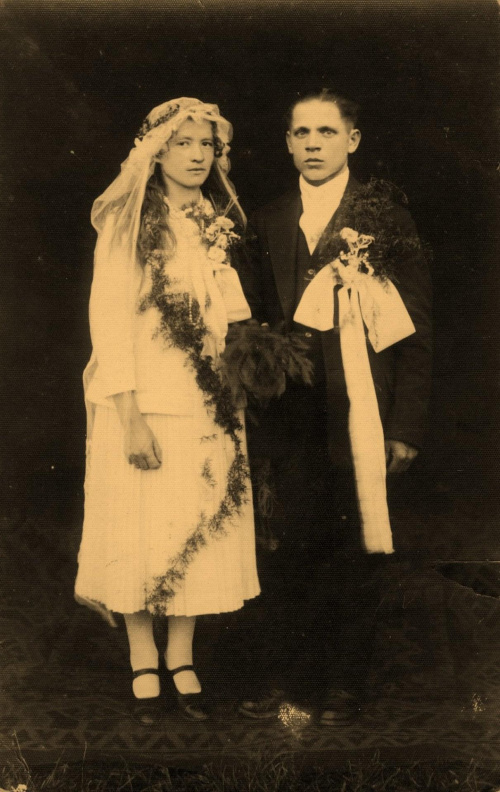 To zdjecie ślubne moich rodziców
Na odwrocie data 18. 10. 1930r