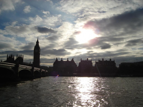 Wieczor nad Tamiza:) #Londyn #BigBen #Tamiza #Niebo #chmurki #ZachódSłońca #zegar