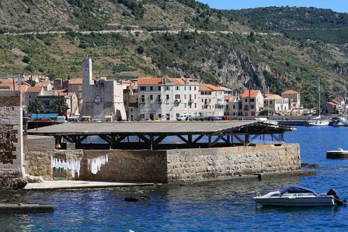 Komiża - miejscowość rybacka na wyspie Vis w Chorwacji #Chorwacja #Komiża #Vis #Adriatyk #Dalmacja