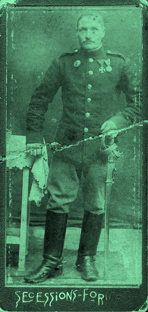To wujek Kajetan, służący w wojsku kiedy tereny południowej Polski były pod zaborem Austriackim. Zdjęcie jak sądzę pochodzi z roku około 1914