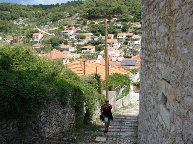 na wyspie Brać