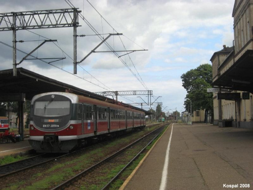 09.08.2008r. (Krzyż) EN57-2059 wjeżdża na stację jako pociąg osobowy z Szczecina Gł.