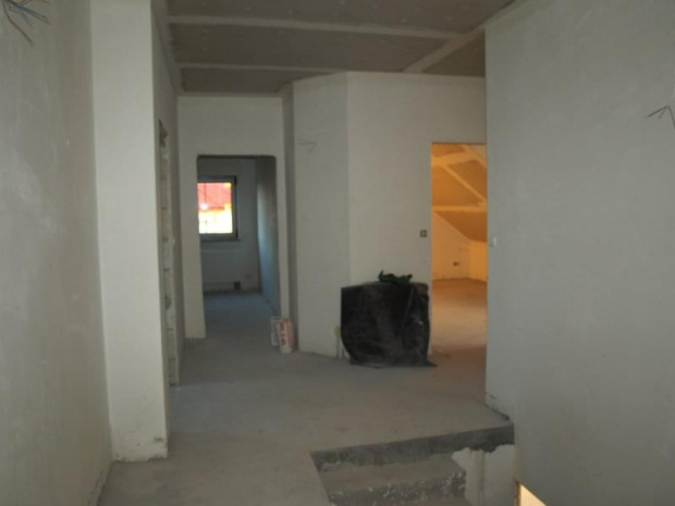 korytarz na górze... widok z wejścia do pomieszczenia nad garażem