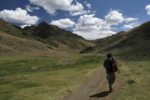 Ałtaj Gobijski. Masyw Zuunsaichan Nuruu - oaza życia na pustyni #ałtaj #mongolia #gobi #góry