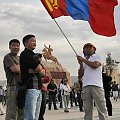 Na ulice wyległy rozradowane tłumy #mongolia #ludzie