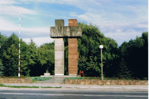 Jędrzejów - pomnik bohaterom II wojny światowej #Jędrzejów #Pomniki
