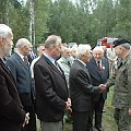 Przywitanie się z mjr w st.spocz. Józefem Płoskonką z Żagania v-ce prezesem ZBZZ i ORWP #Pomnik