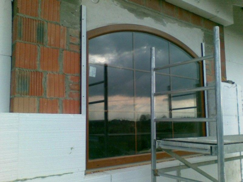 Listopad - instalacja rolet - na pierwszy ogien poszla nad oknem salonu - okno gotowe przyjac rolete :) #KORNELIA