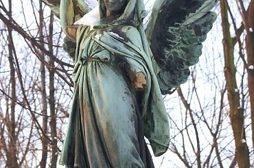 #amioł #rzeżba #okaleczenie #cmentarz