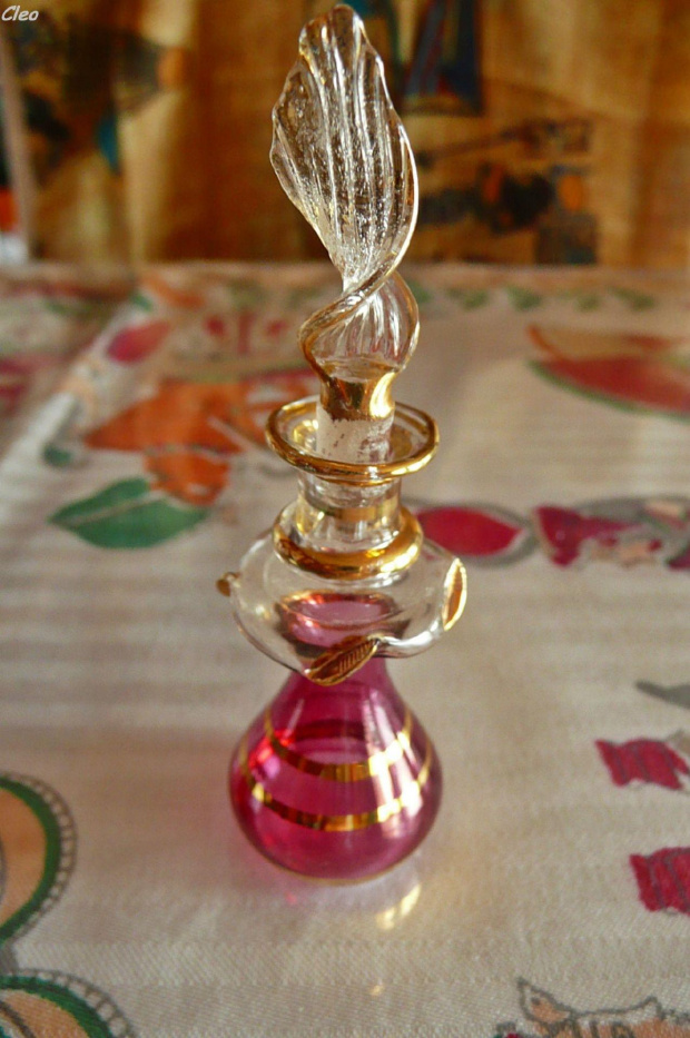 Flakonik na perfumy tradycyjny w Egipcie.