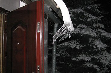 Grawitacja zimą... #anomalie #ciekawostki #osobliwości #przyroda #zima #sople